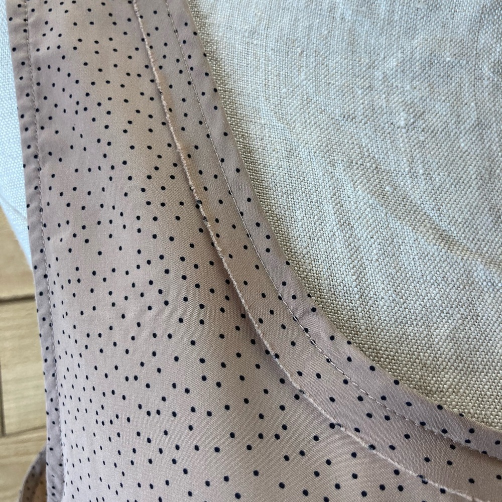 Gap sleeveless blouse tan dots